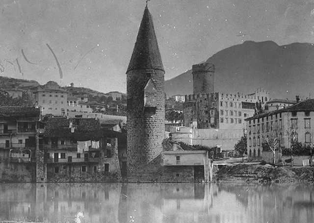 Torre Verde sul fiume Adige e castello del Buonconsiglio - Trento